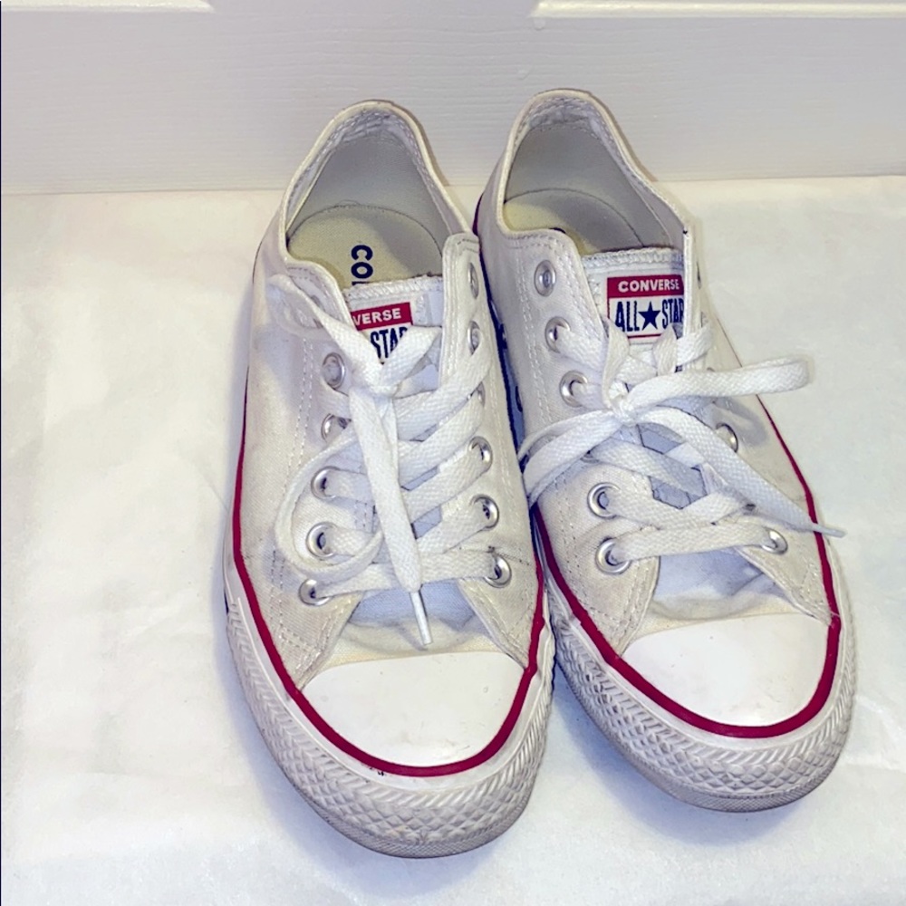 Women’s Converse. Size: 7.5